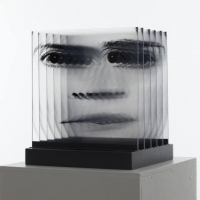 o-t-portraitobjekt-2001_aus-dem-zyklus-schichten-_ultrachrom-acrylglas-aufl-2-_je-platte-30x30-cm-gesamt-34x275-cm-preis-1490